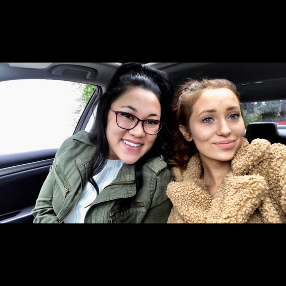 Meet your Posher, Chloe - Picture 4 of 6